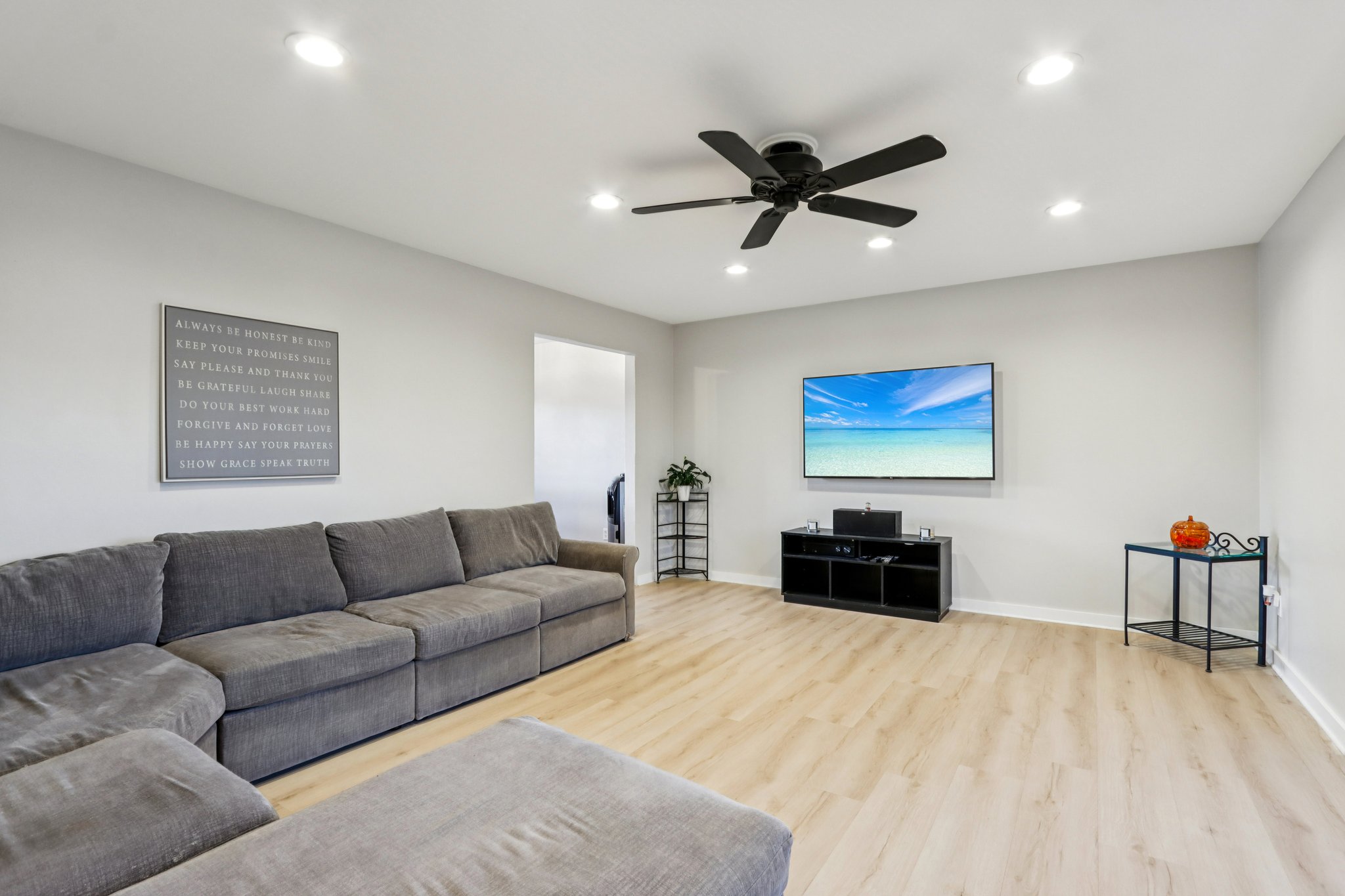 Larchwood Ln-S2411-027.jpg