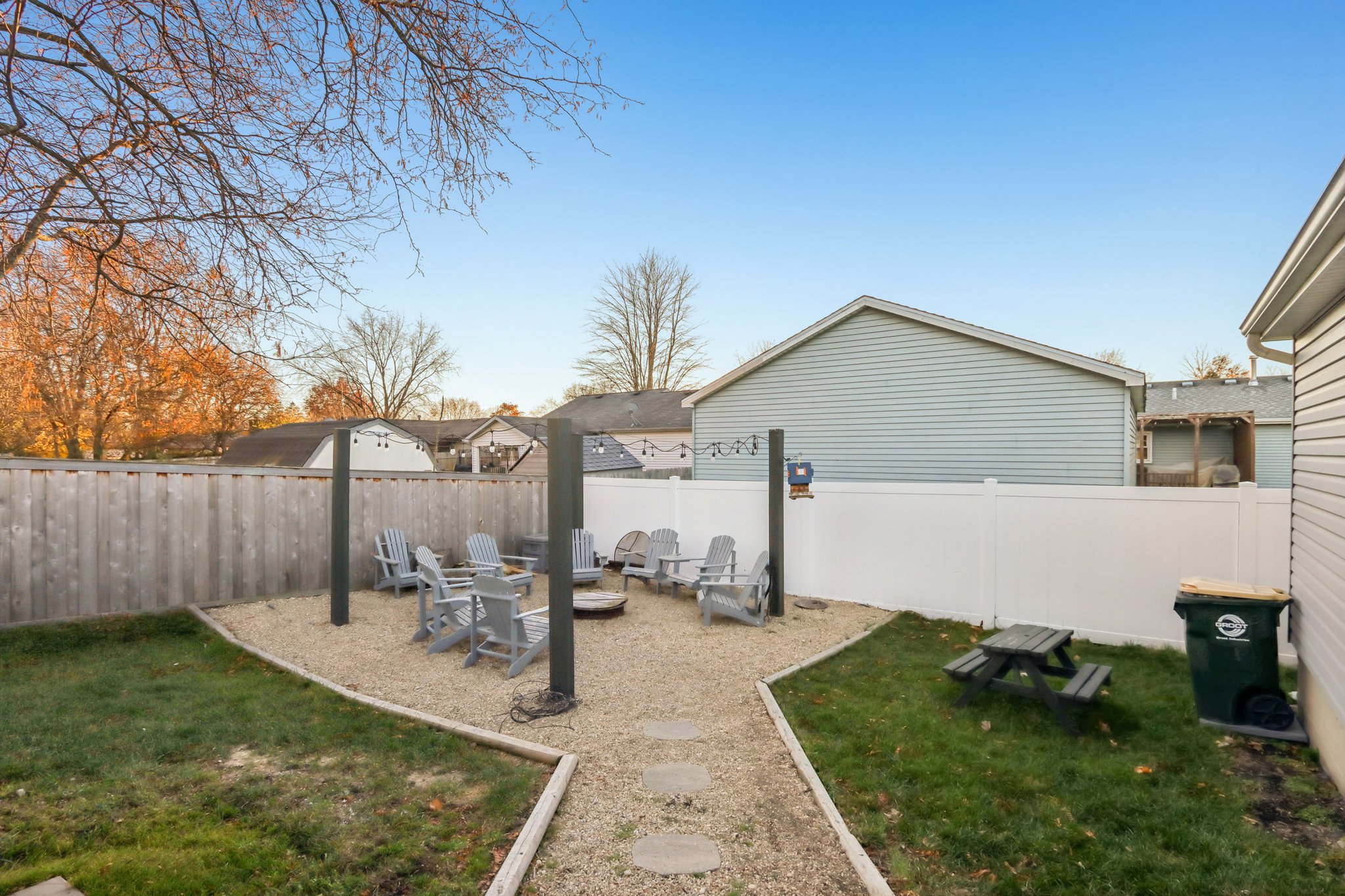 Larchwood Ln-S2411-029.jpg