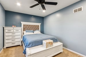 Larchwood Ln-S2411-011.jpg