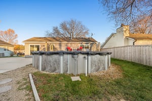 Larchwood Ln-S2411-030.jpg