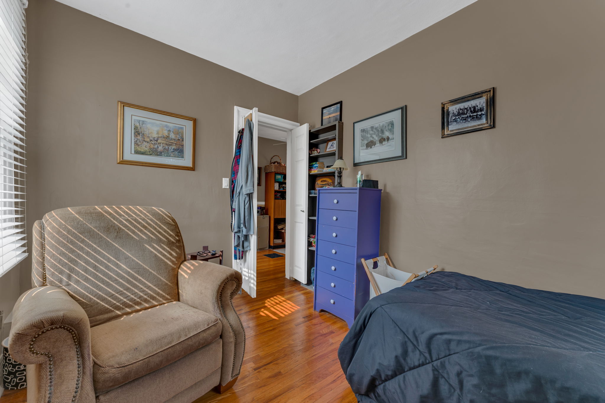  Photo 42
