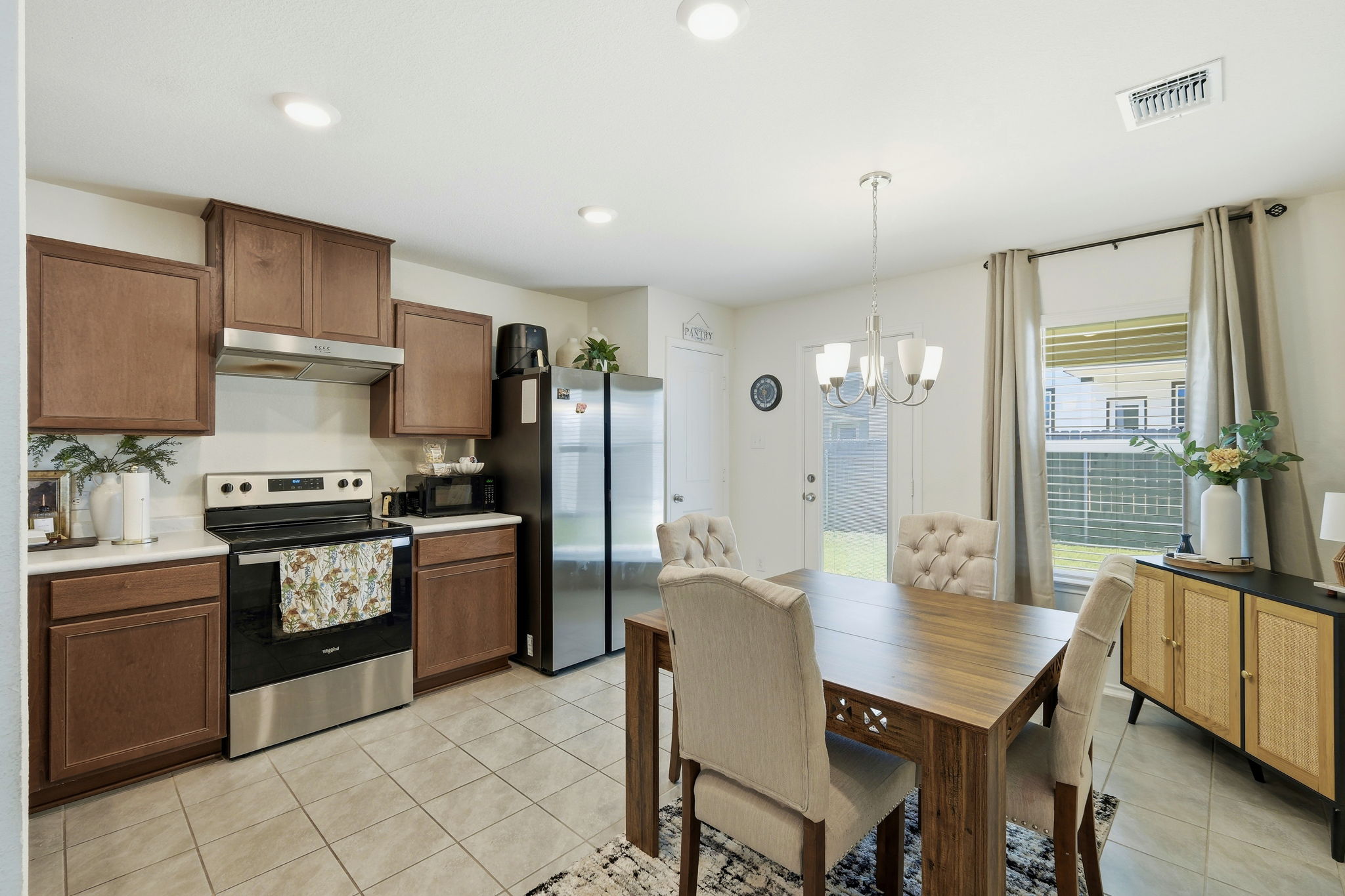 Eating Area/Kitchen