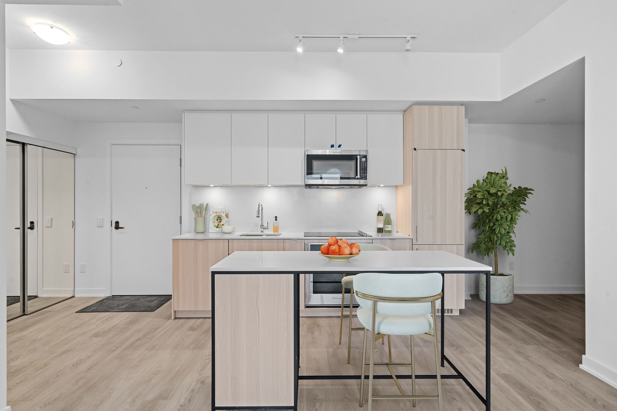 220 Missinnihe Way Unit 307 Mississauga, ON L5H 1G5