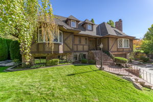 220 Moore Ln, Reno, NV 89509, USA Photo 3