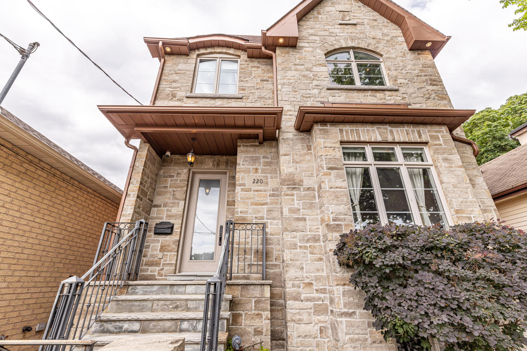 Toronto property showcase — delivered property photograph 3