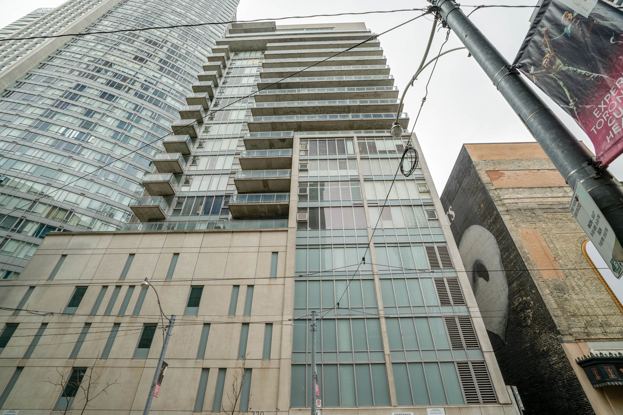 220 Victoria St Unit 1803 Toronto, ON M5B 2R6