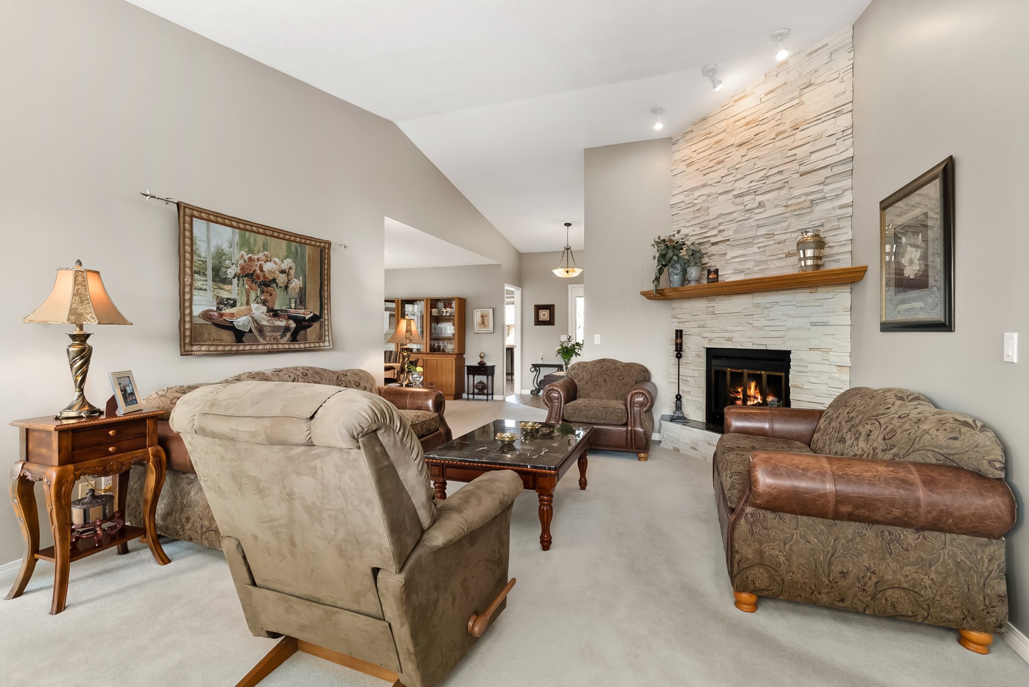 2200 Gordon Dr, Kelowna, BC V1Y 8T7, Canada Photo 9