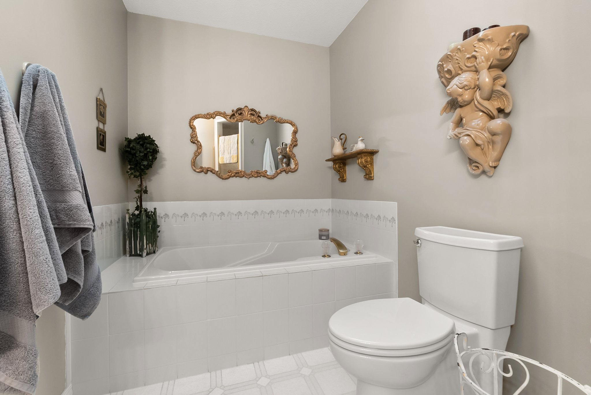 2200 Gordon Dr, Kelowna, BC V1Y 8T7, Canada Photo 21