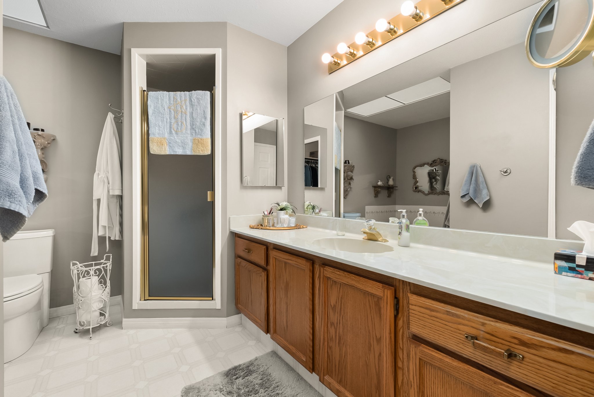 2200 Gordon Dr, Kelowna, BC V1Y 8T7, Canada Photo 20