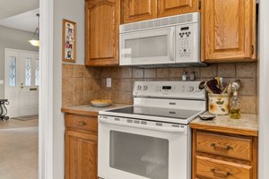 2200 Gordon Dr, Kelowna, BC V1Y 8T7, Canada Photo 12