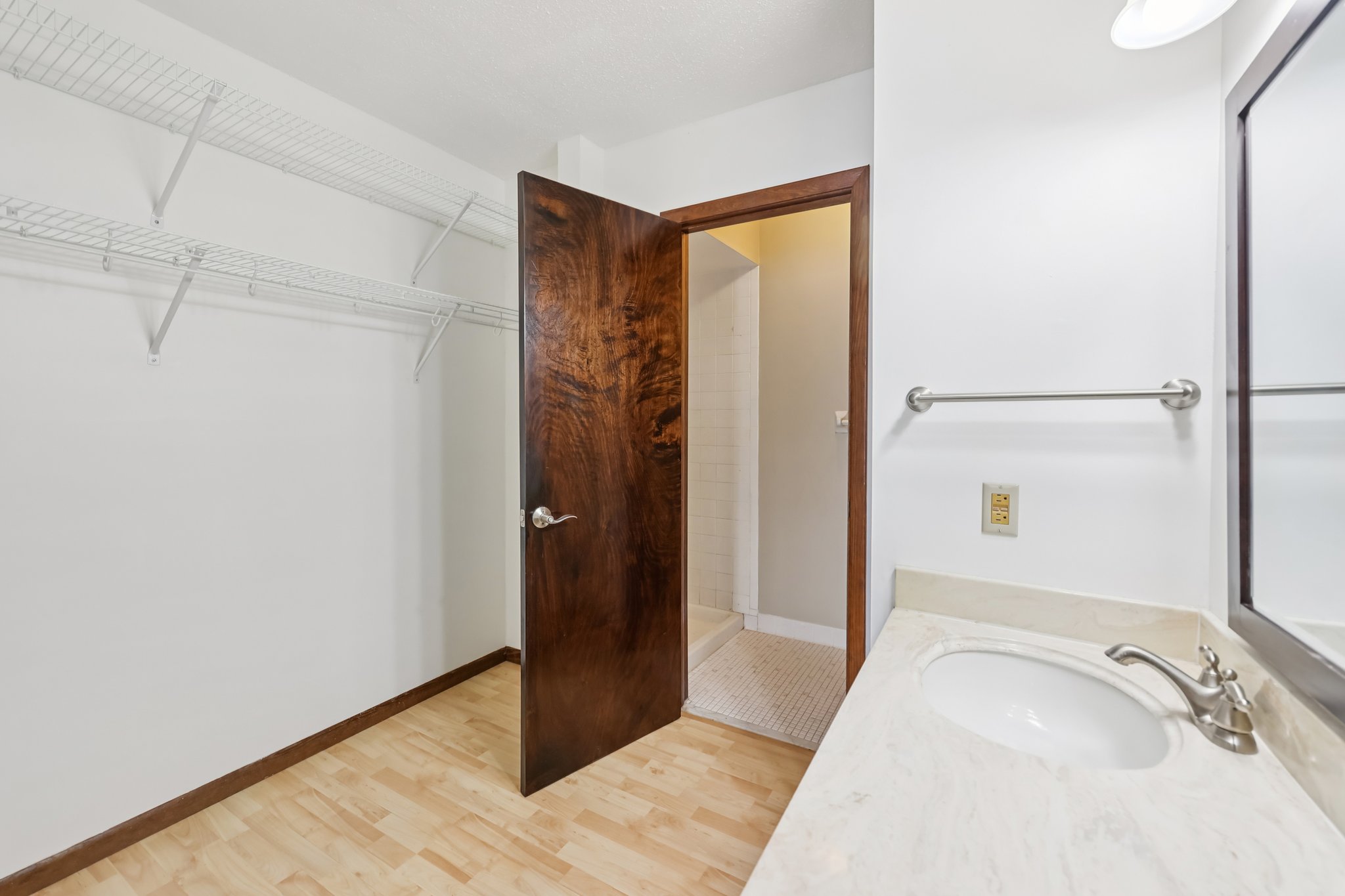 Nevada Ave. S. 316-S2502-027.jpg