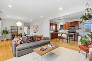 2200 W Winona St 2 - North Clybourn Group_004