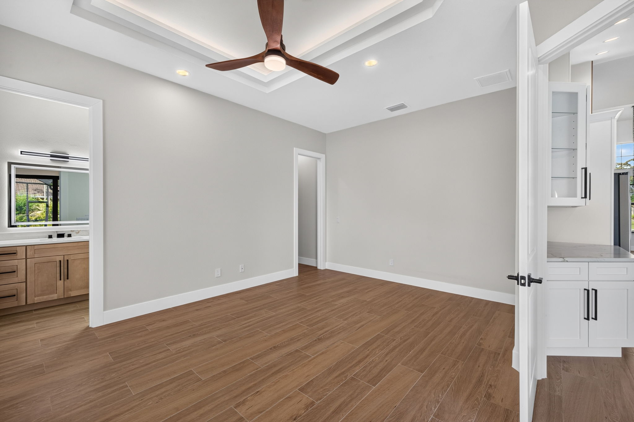 Guest Bedroom 4 of 4