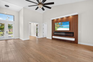 Living Room 2 of 4