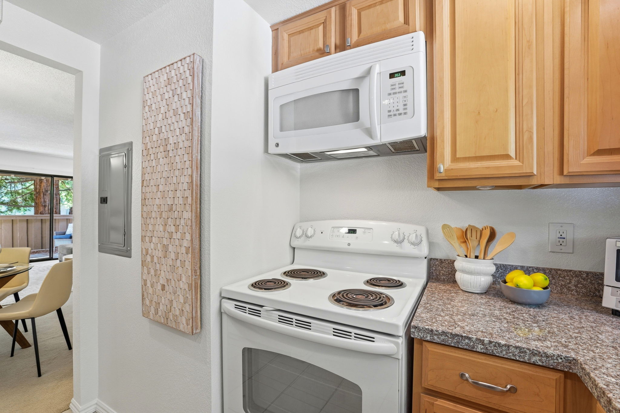 014_F8_2201 Monroe St 1302