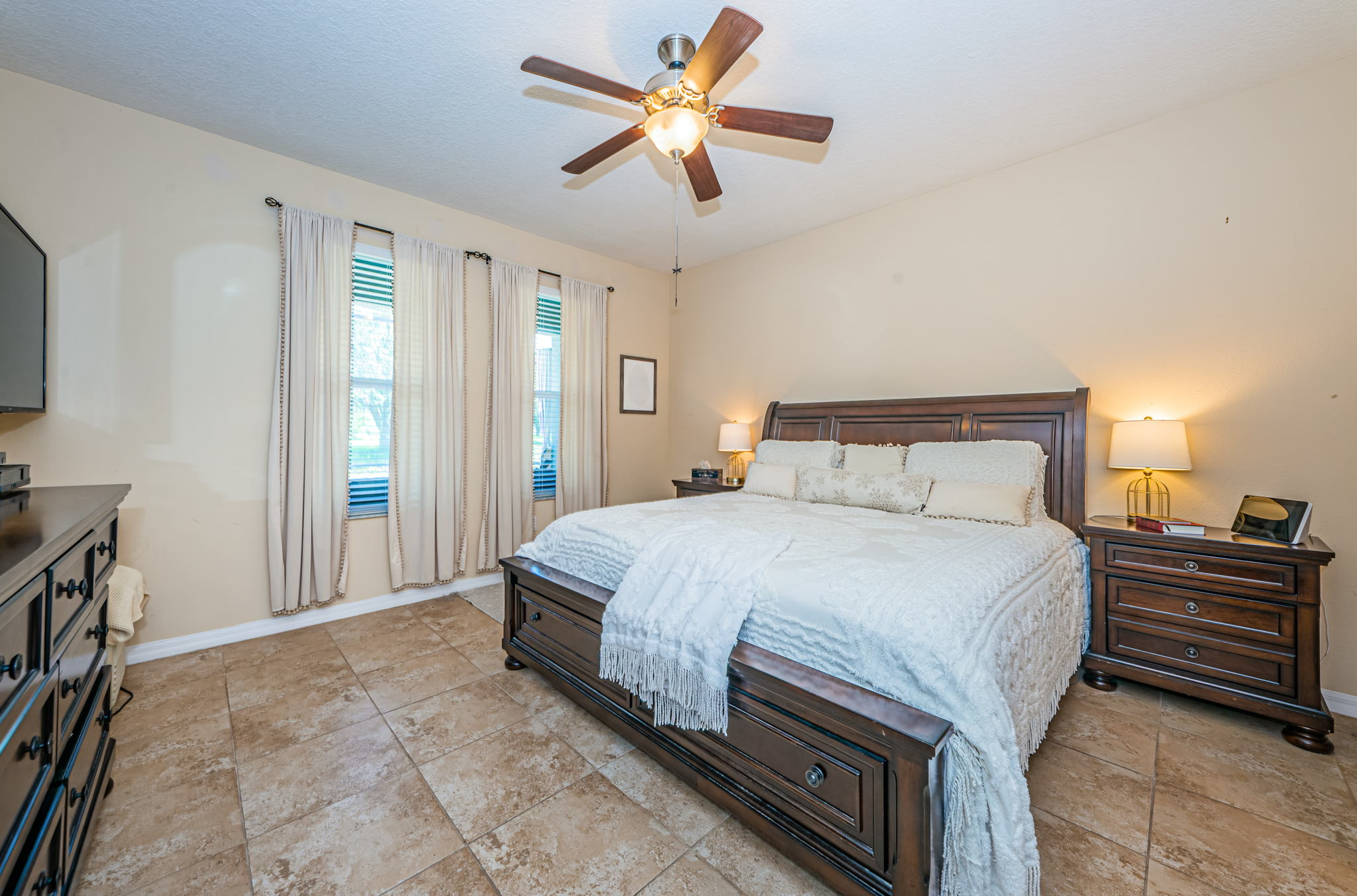 Master Bedroom1a-2