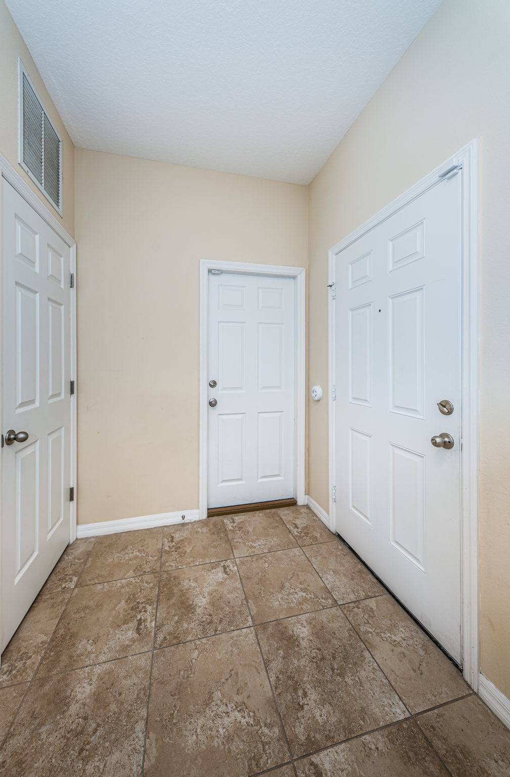 Foyer1-2