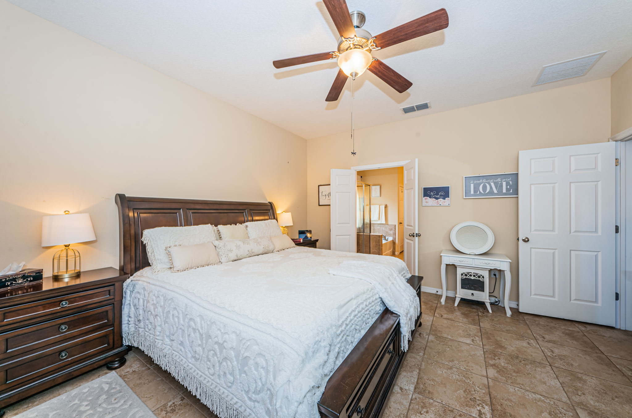 Master Bedroom1b-2