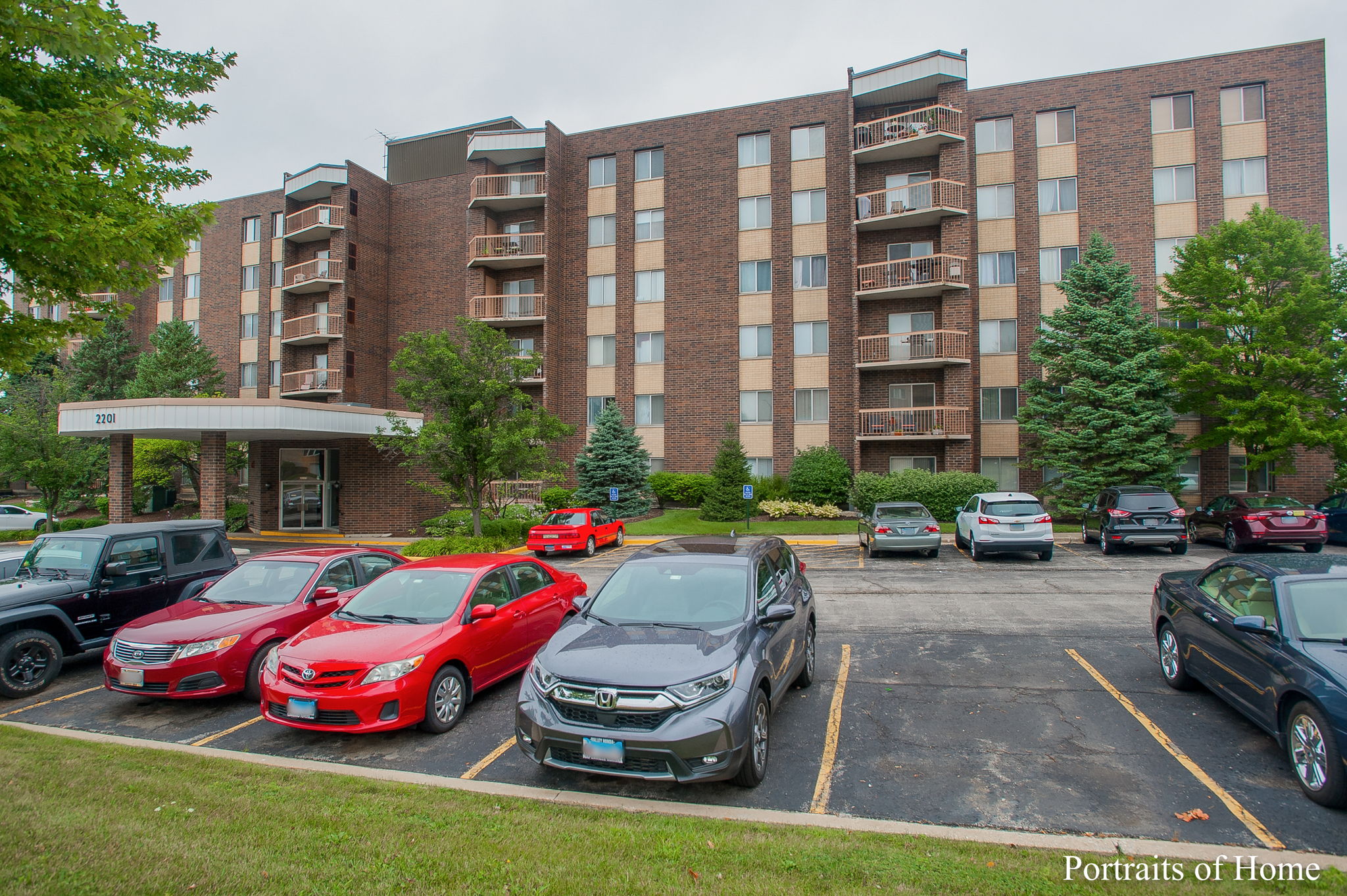 2201 S Grace St, Lombard, IL 60148 Portraits of Home