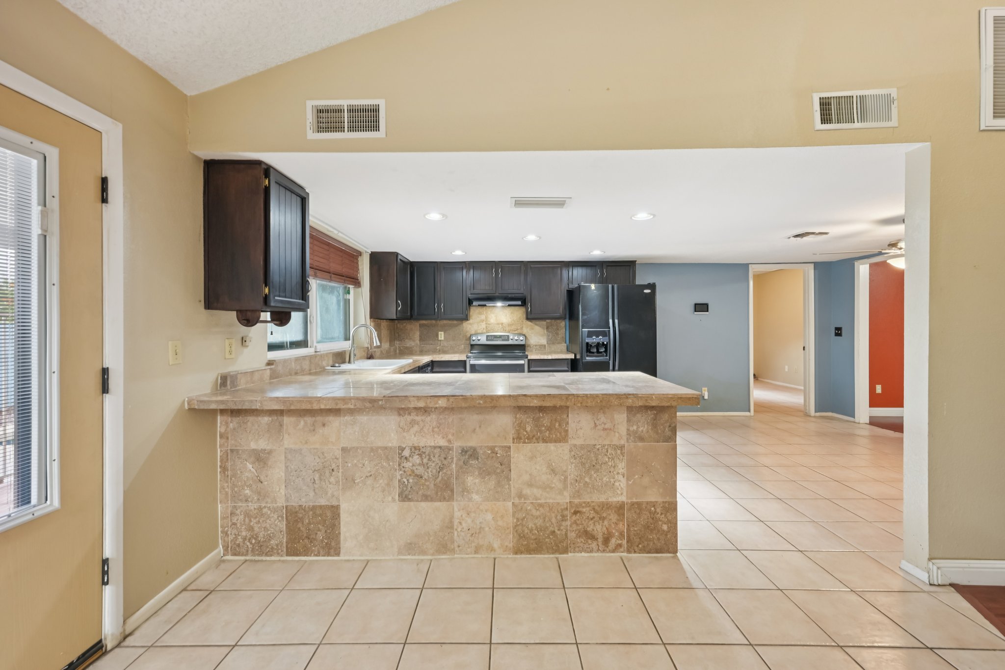 W Utopia Rd-S1902-016.jpg