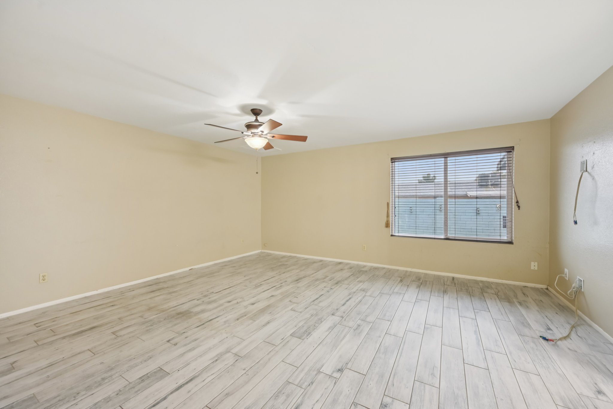 W Utopia Rd-S1902-026.jpg