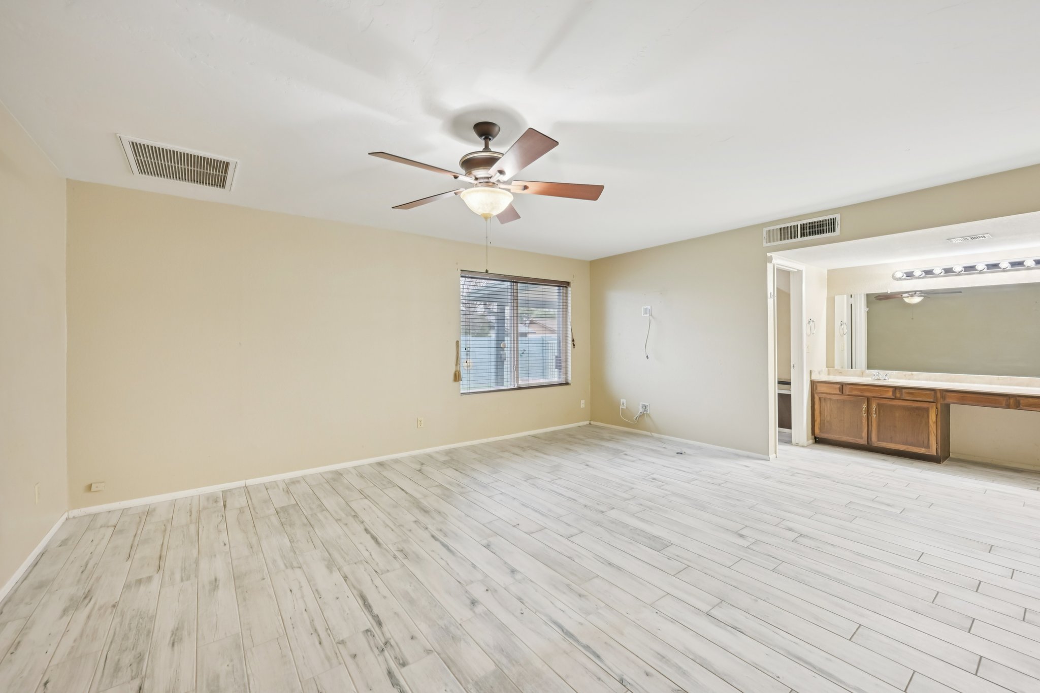 W Utopia Rd-S1902-027.jpg