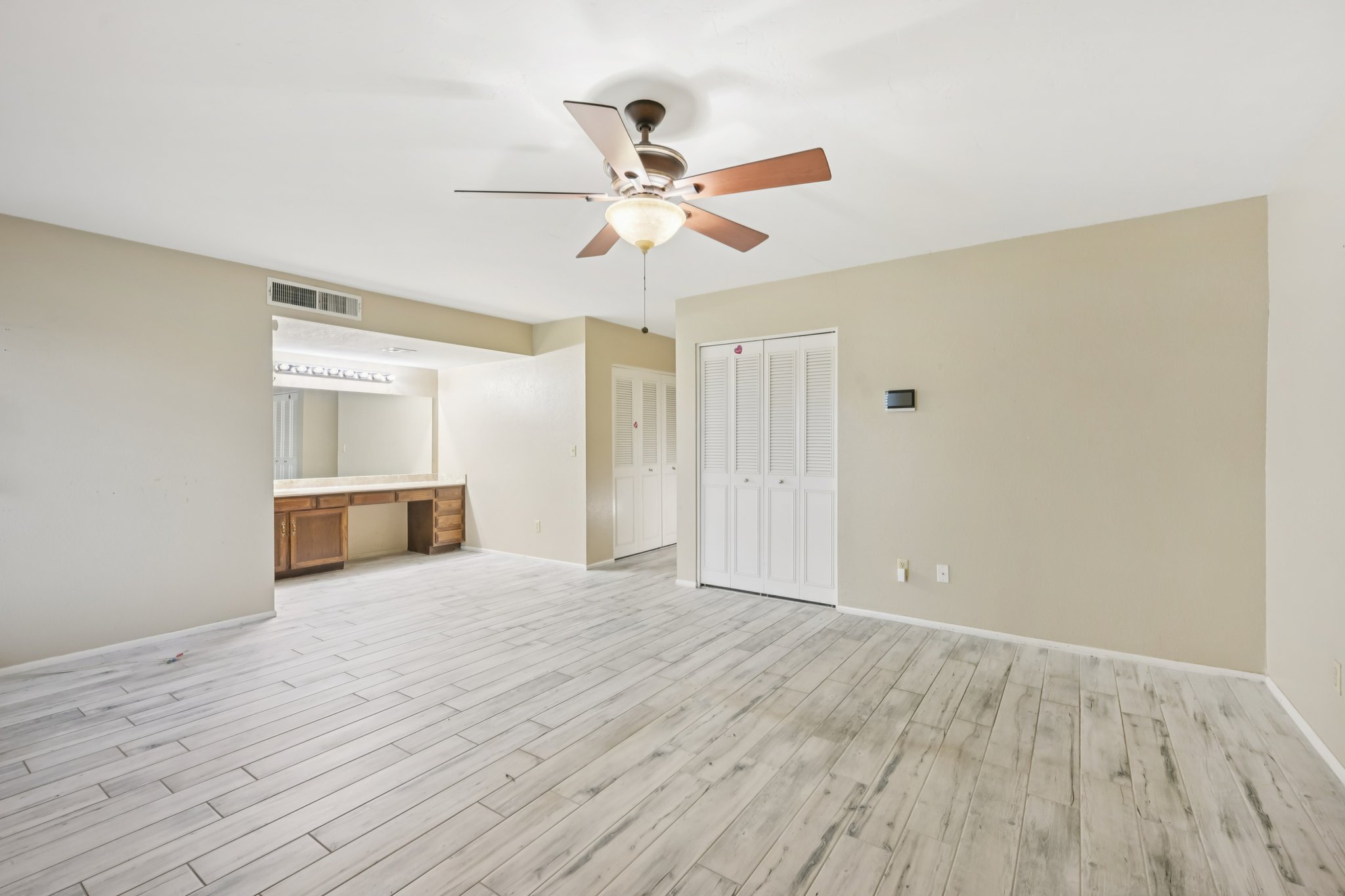 W Utopia Rd-S1902-028.jpg