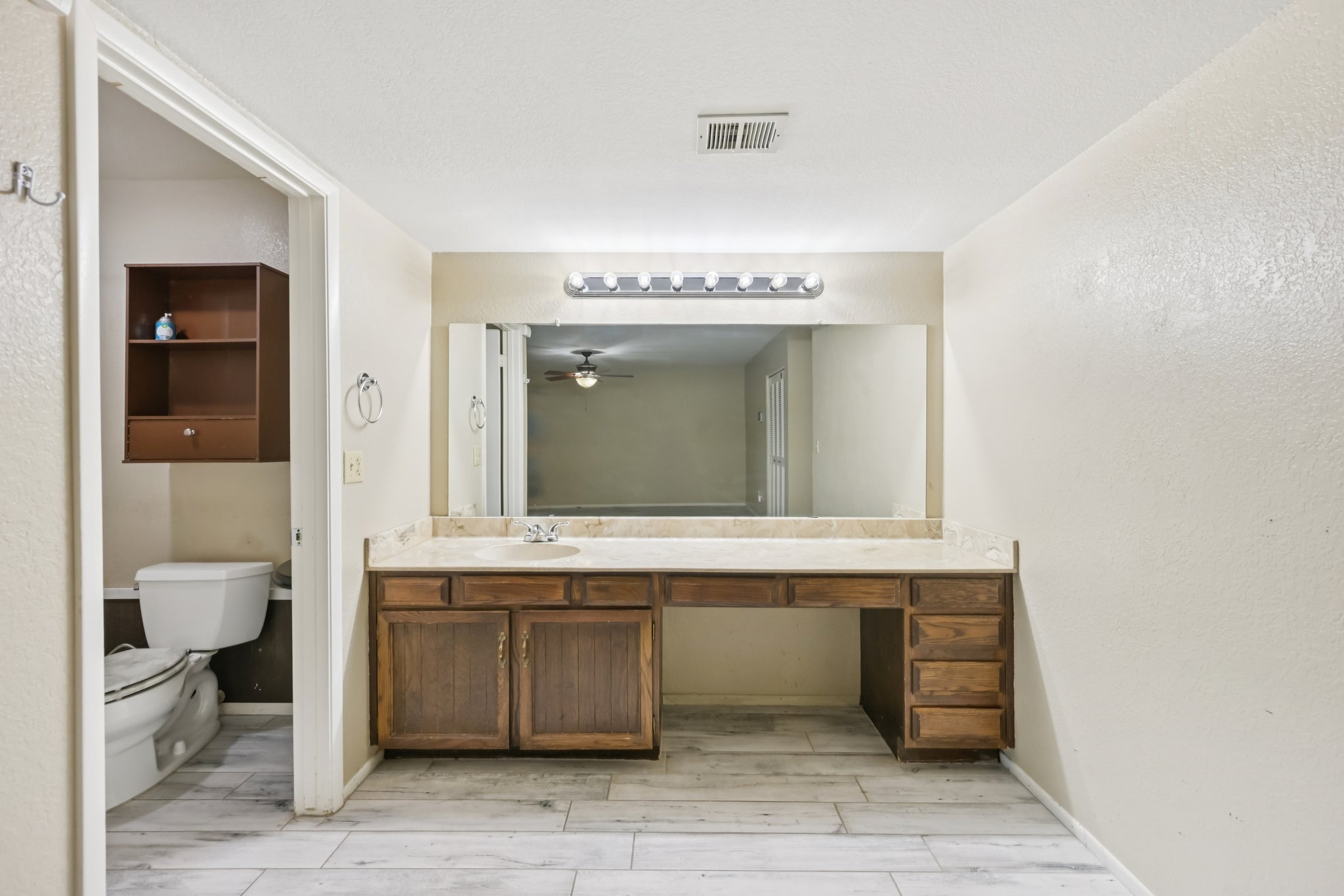 W Utopia Rd-S1902-029.jpg