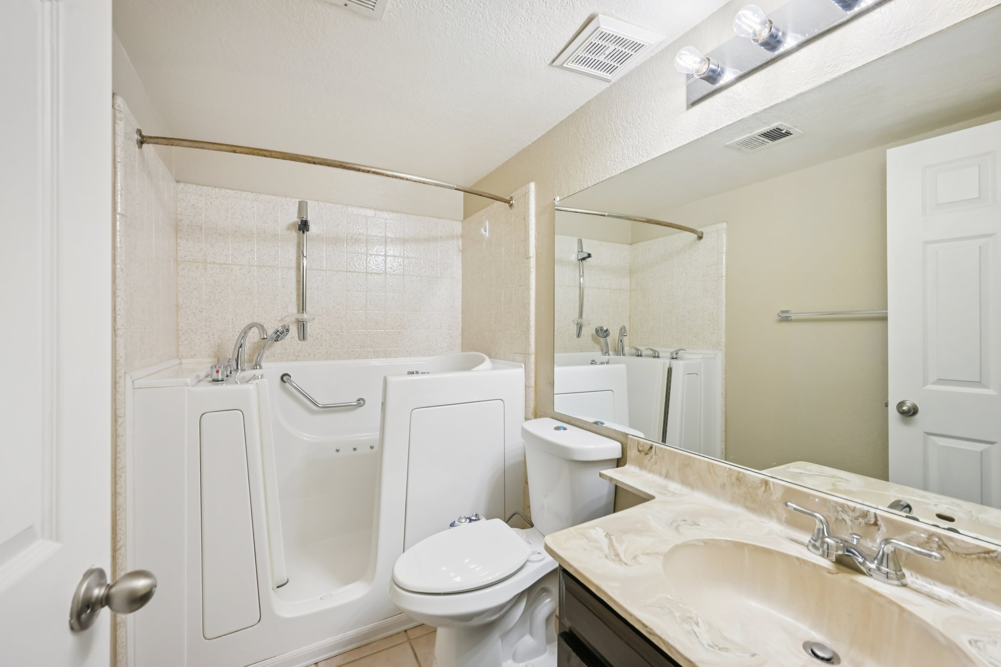 W Utopia Rd-S1902-032.jpg