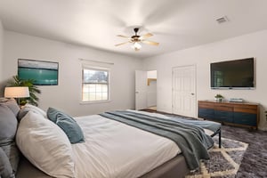 DSC_0297 virtually staged.jpeg