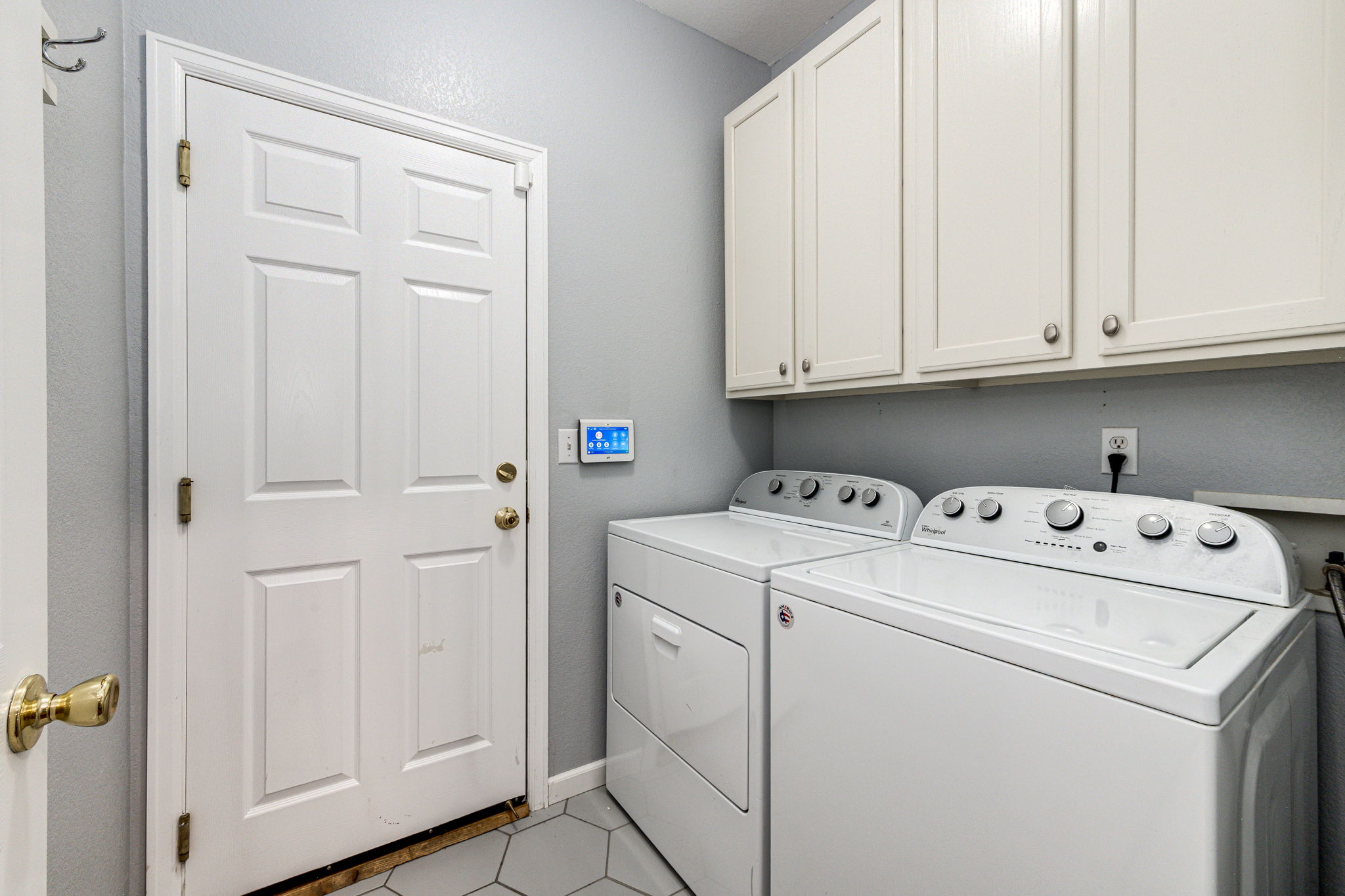 Laundry Room w Storage