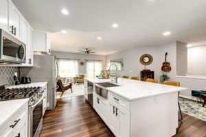 Fully Remodeled Kitchen