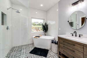 Soaking Tub, Extended Shower