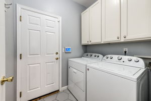 Laundry Room w Storage