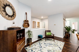 Sitting Room/Dining Area