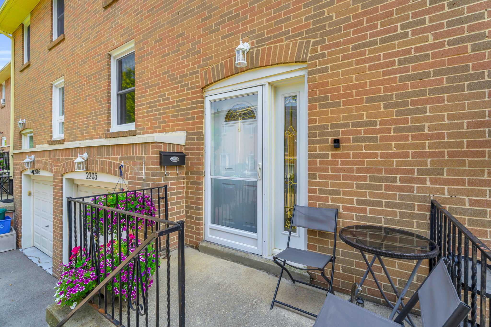 Front Porch/Entrance