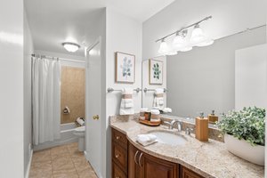 Main level full bath