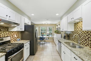 Kitchen/Breakfast Area