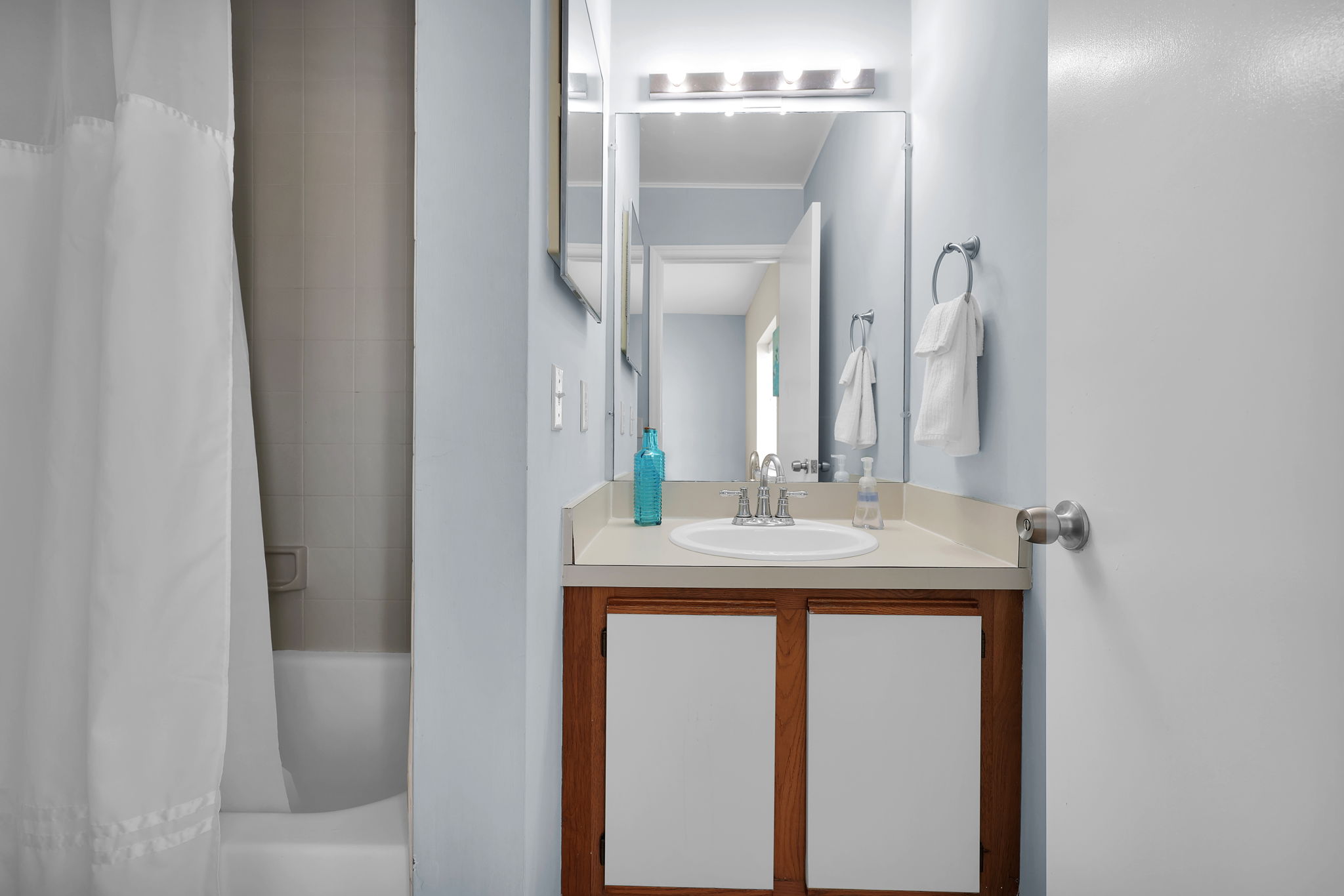 2nd guest bathroom