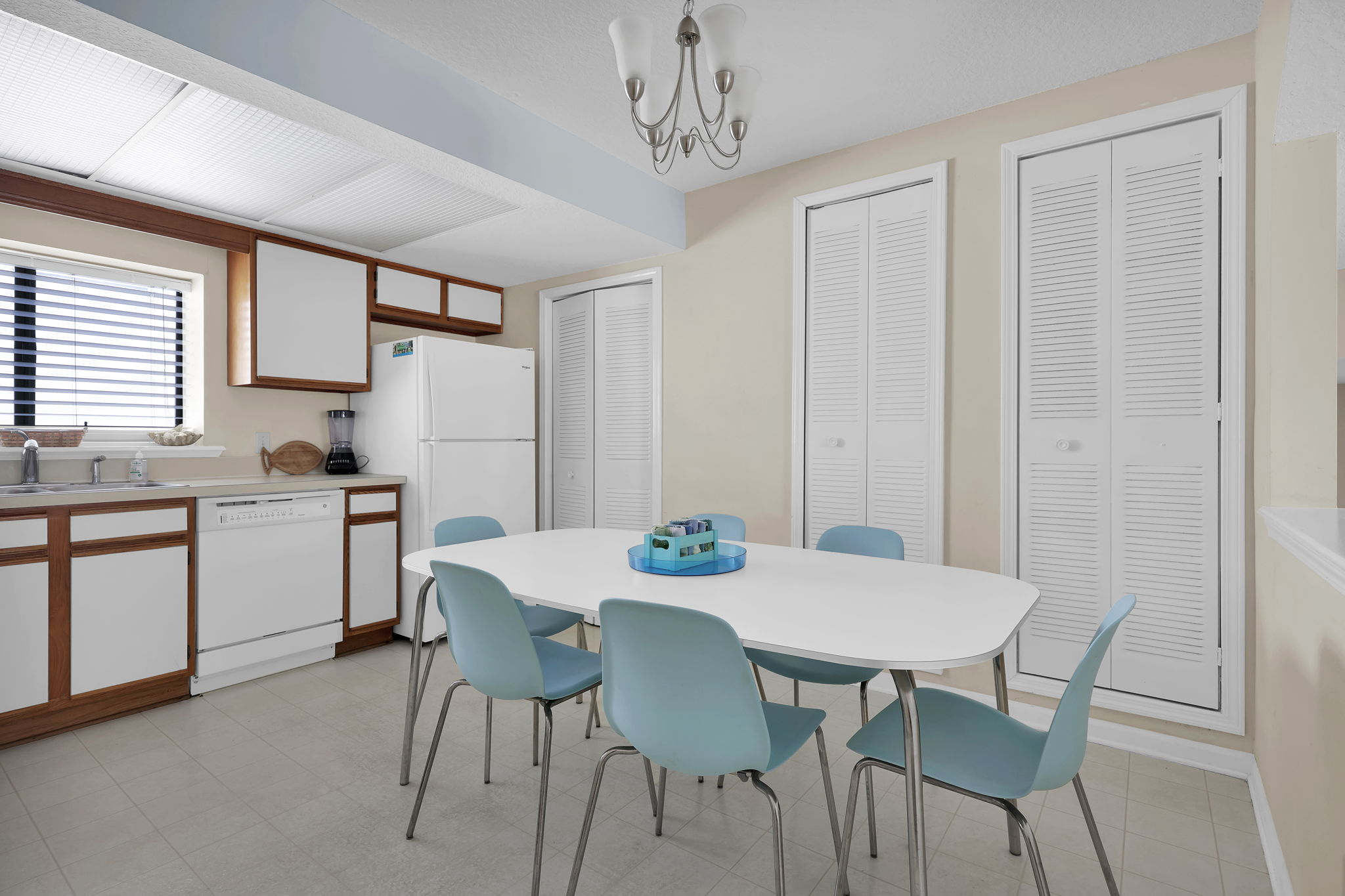 eat in kitchen