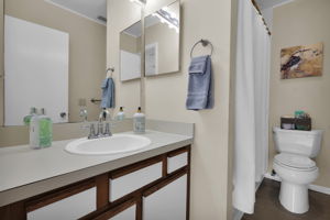 3rd floor - primary bathroom