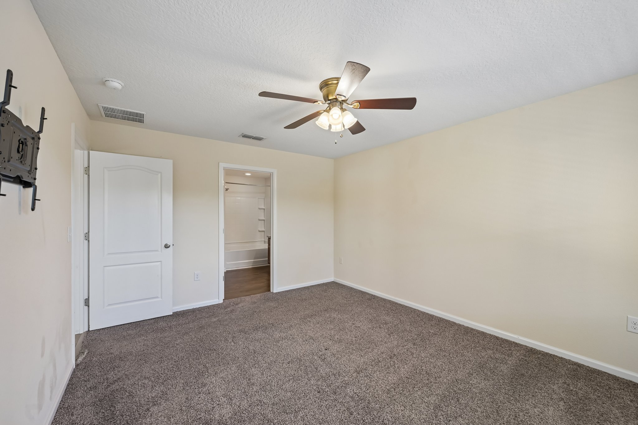 Pebble Point Dr-S1905-028.jpg