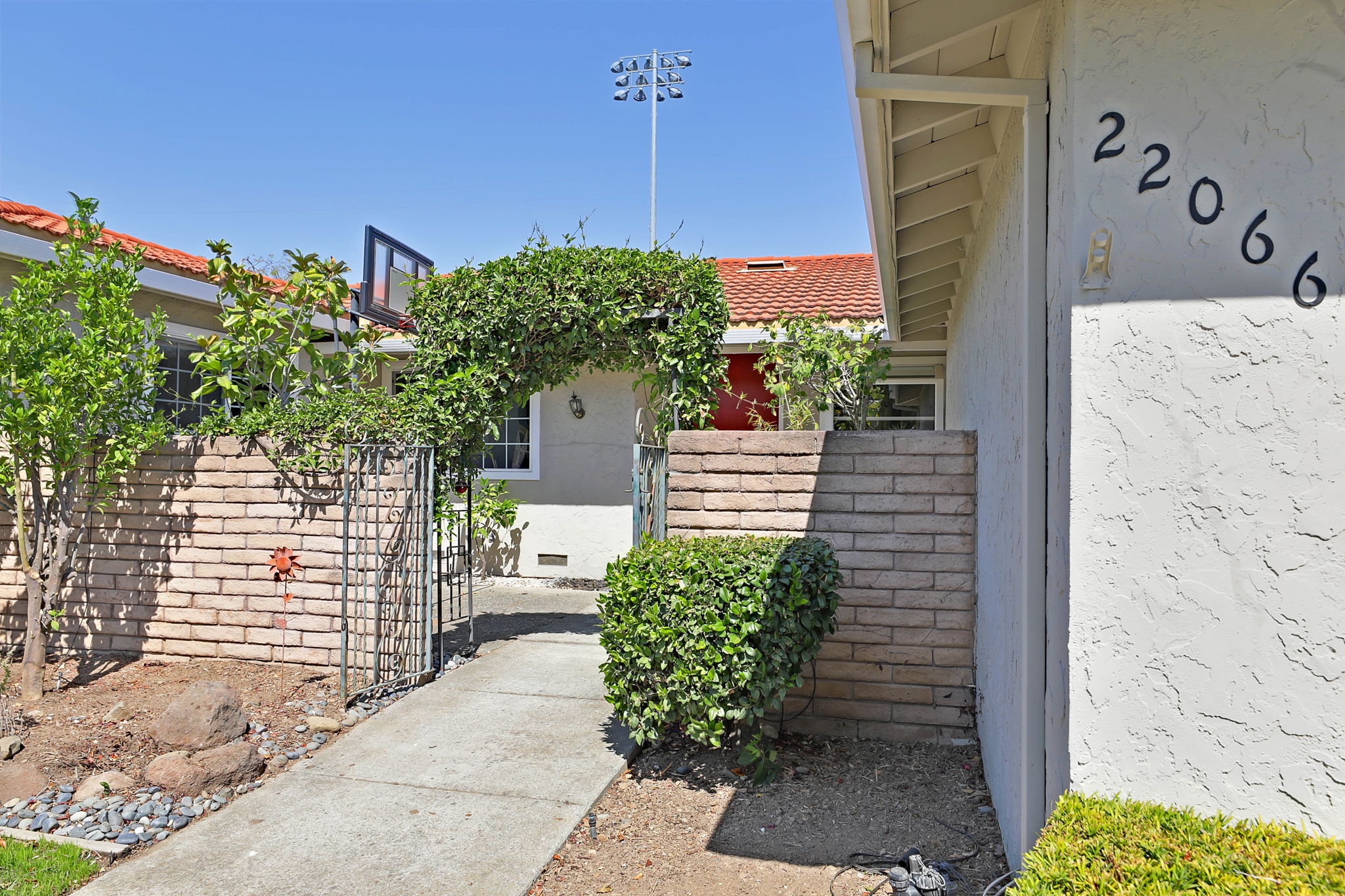 Photo 4