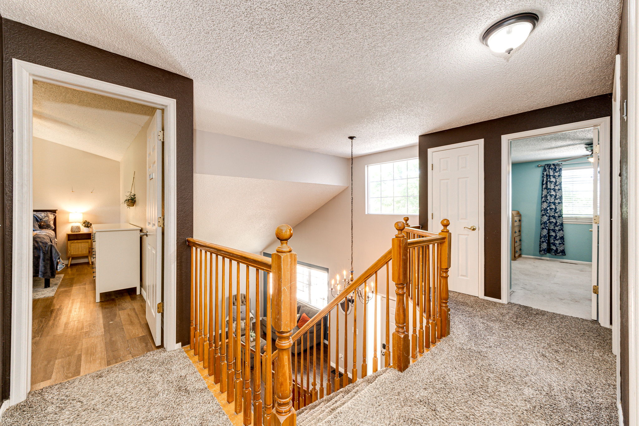 Upper level landing area between the bedrooms