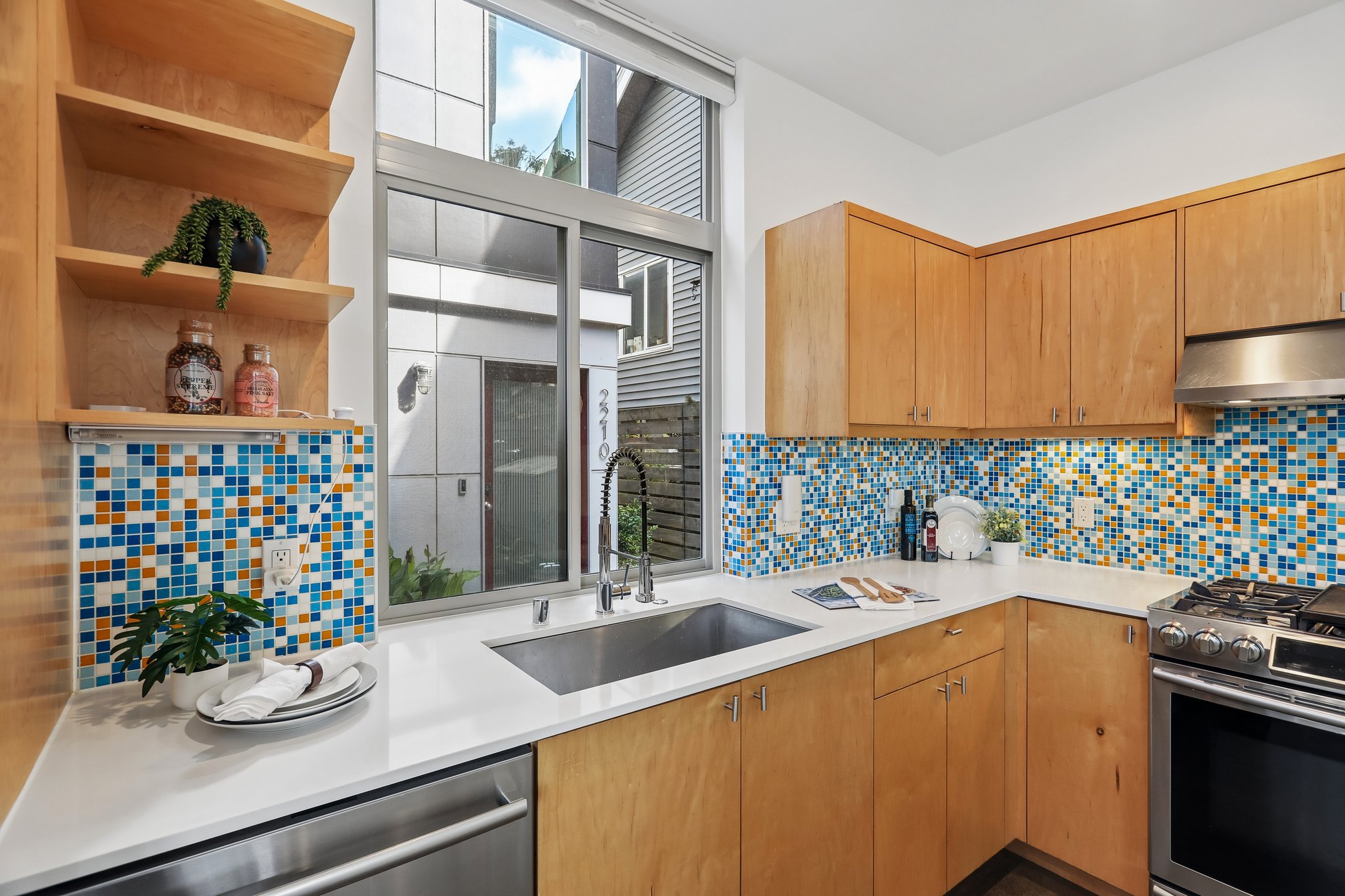 2208 E Alder St-S2309-009.jpg