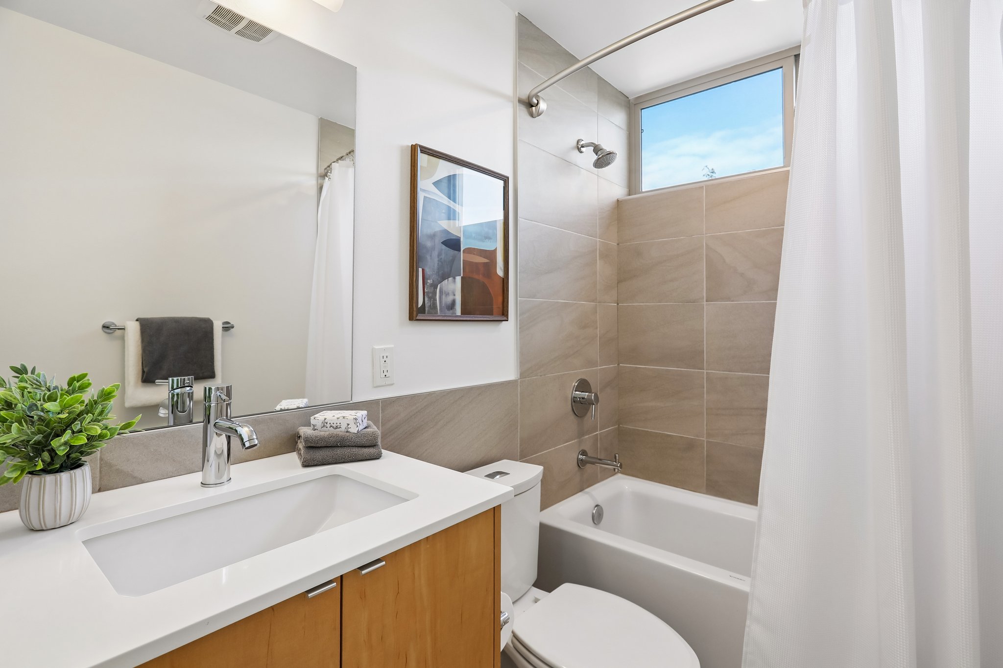 2208 E Alder St-S2309-015.jpg
