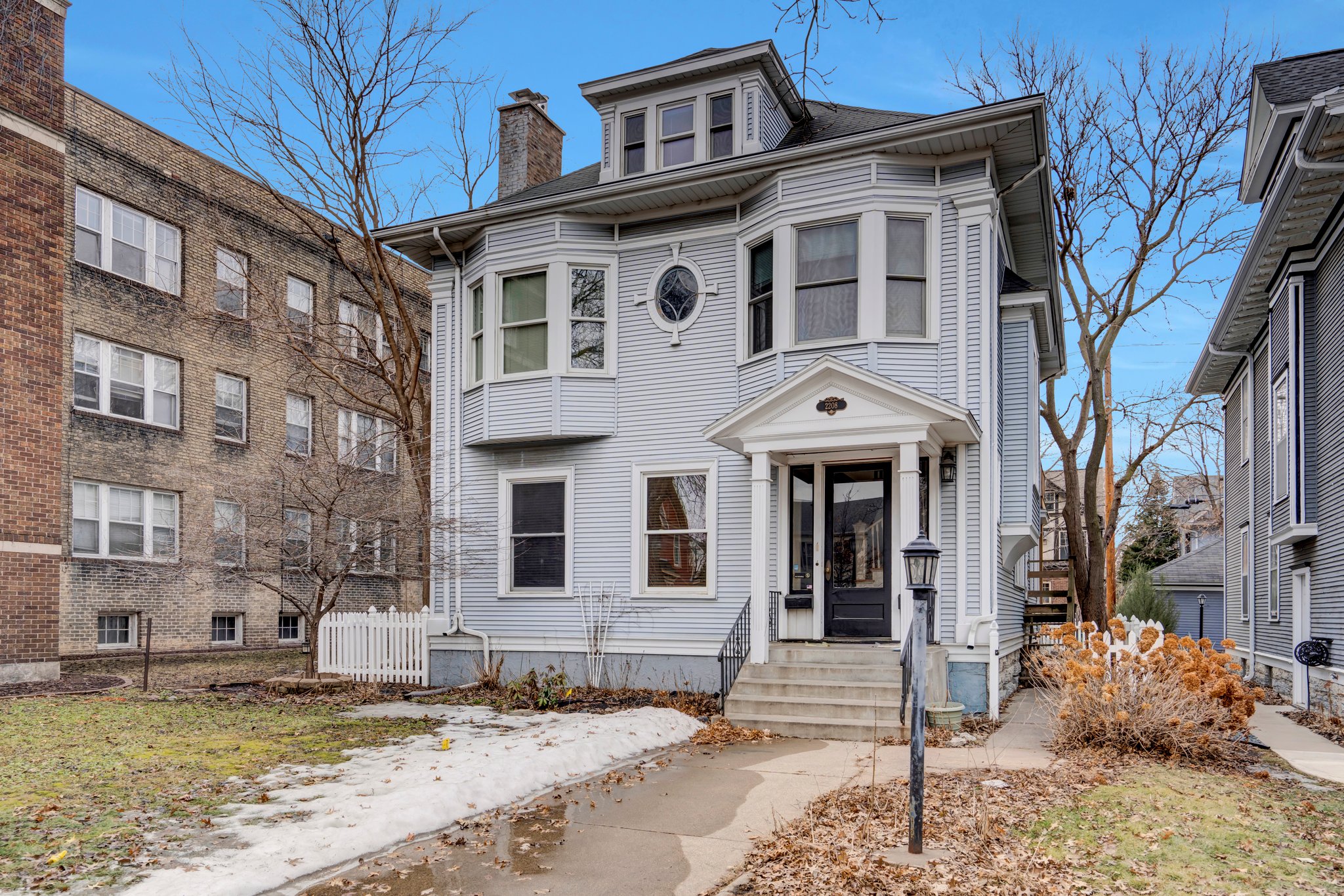 2208 Girard Ave S, Minneapolis, MN 55405, USA Photo 2