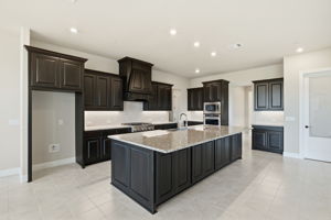 Kitchen/Breakfast Bar