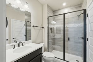 Private Bathroom for Bedroom 4