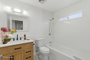 DSC00227_declutter_606698e3-eb6d-482b-bebc-0d625ae8d16d virtually staged.jpeg